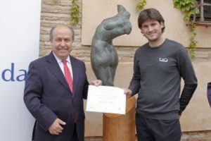 El escultor Sergio Vera Idoate gana el II Concurso de escultura AguaGranada con "Nudus", una venus de bronce
