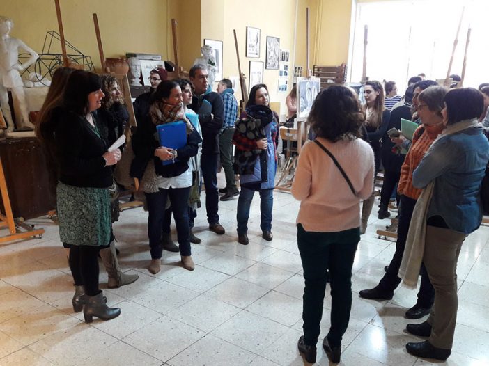 Orientadores/as de otros centros educativos visitan la Escuela de Arte