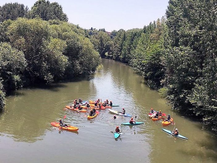 Bachillerato Artístico despide el curso con el descenso en canoas por el Arga